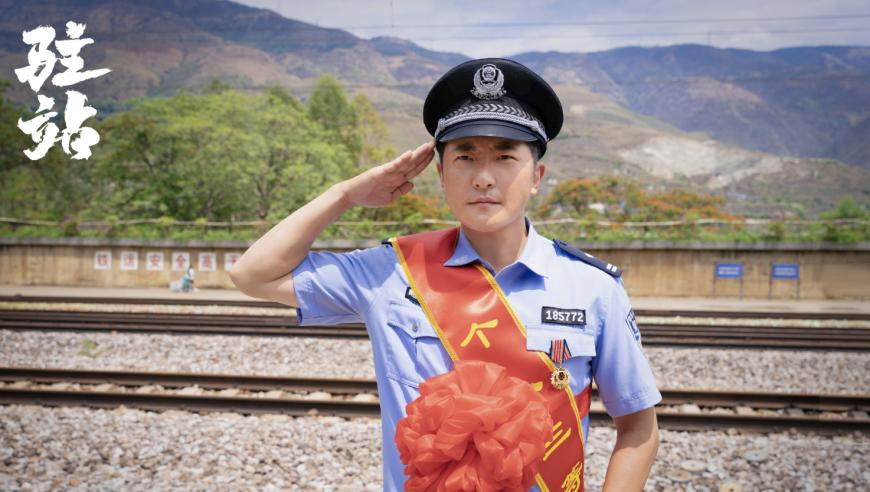 澳门特马2025年热门号码,奶奶每天玩手机到凌晨近视2300度,前瞻性战略落实探讨_开发版V13.89