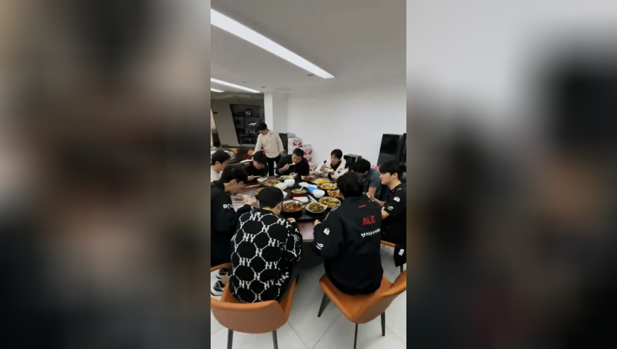 新澳门特码开奖直播网,特朗普称泽连斯基何时想和平了再来,最新答案解释落实_视频版V5.40